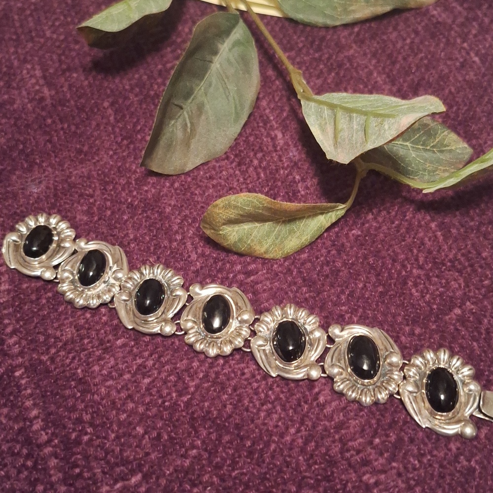 Vintage Mexican  Sterling Silver link Bracelet    Black  Onyx Stones. Georgous.